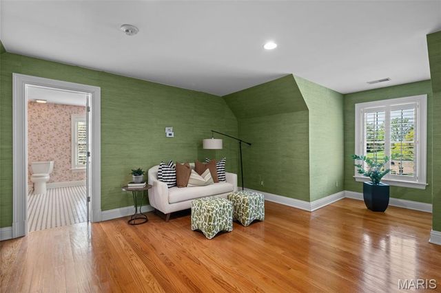 13456 Thornhill Drive, Town And Country, MO 63131