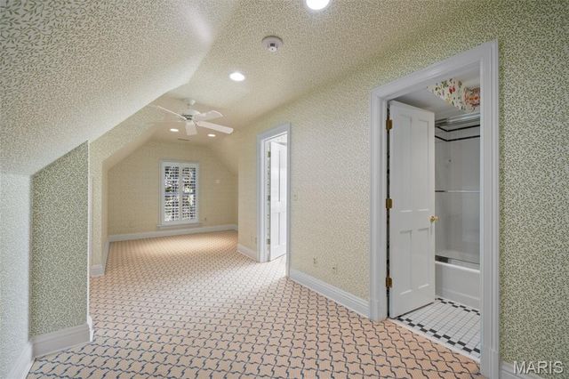 13456 Thornhill Drive, Town And Country, MO 63131