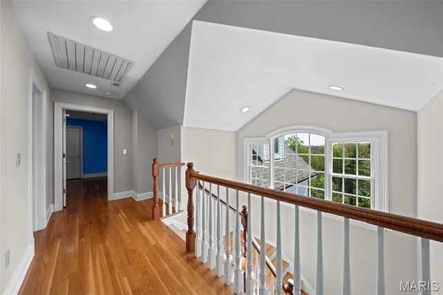 13456 Thornhill Drive, Town And Country, MO 63131