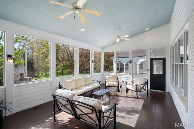 13456 Thornhill Drive, Town And Country, MO 63131