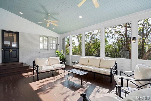 13456 Thornhill Drive, Town And Country, MO 63131