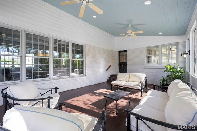 13456 Thornhill Drive, Town And Country, MO 63131