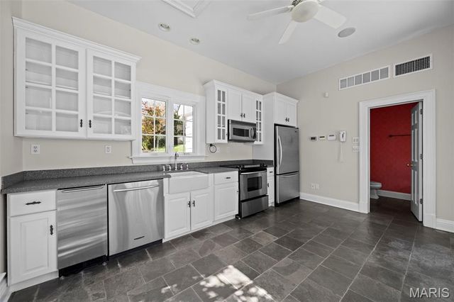 13456 Thornhill Drive, Town And Country, MO 63131