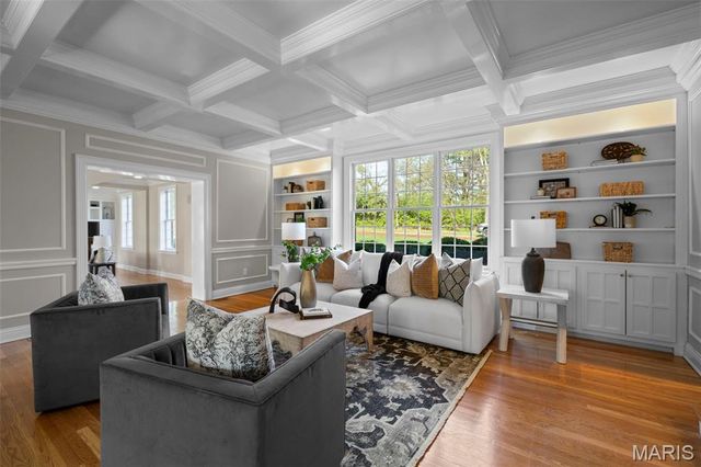 13456 Thornhill Drive, Town And Country, MO 63131