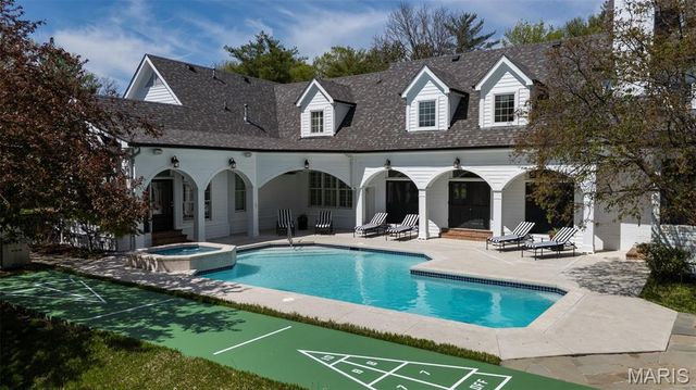 13456 Thornhill Drive, Town And Country, MO 63131