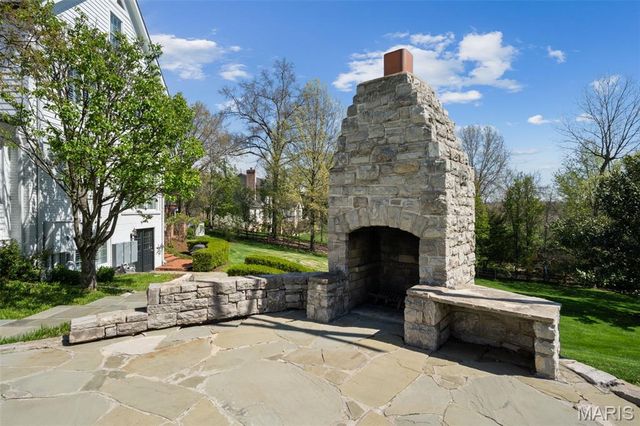 13456 Thornhill Drive, Town And Country, MO 63131