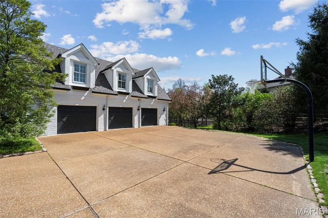 13456 Thornhill Drive, Town And Country, MO 63131