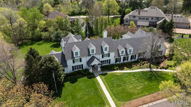 13456 Thornhill Drive, Town And Country, MO 63131