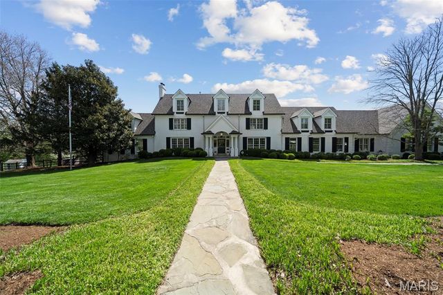 13456 Thornhill Drive, Town And Country, MO 63131