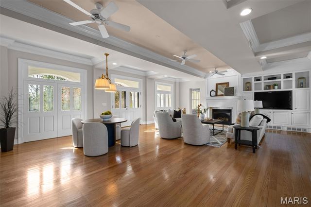 13456 Thornhill Drive, Town And Country, MO 63131