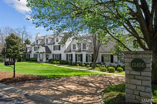 13456 Thornhill Drive, Town And Country, MO 63131