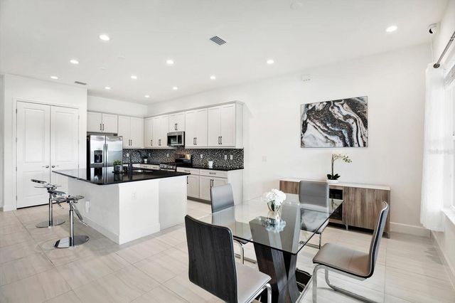 32179 LOGAN ELM TERRACE, Wesley Chapel, FL 33543