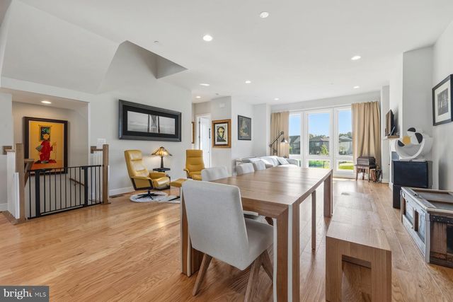 9767 AZURE ALY, Bethesda, MD 20817
