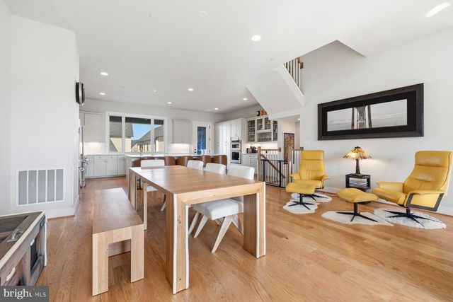 9767 AZURE ALY, Bethesda, MD 20817