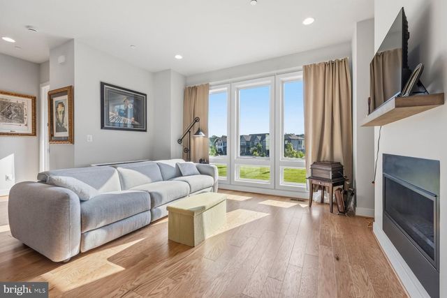 9767 AZURE ALY, Bethesda, MD 20817