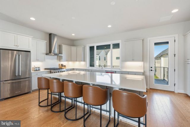 9767 AZURE ALY, Bethesda, MD 20817