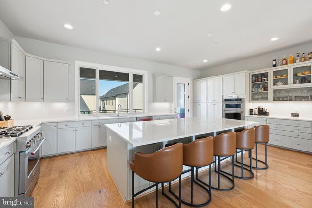 9767 AZURE ALY, Bethesda, MD 20817