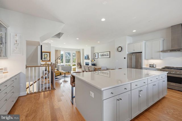 9767 AZURE ALY, Bethesda, MD 20817
