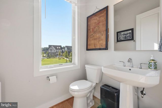 9767 AZURE ALY, Bethesda, MD 20817