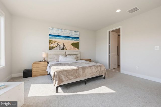 9767 AZURE ALY, Bethesda, MD 20817