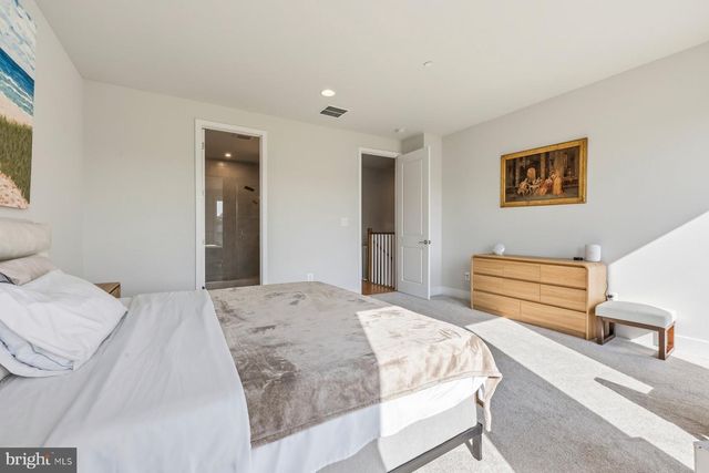 9767 AZURE ALY, Bethesda, MD 20817