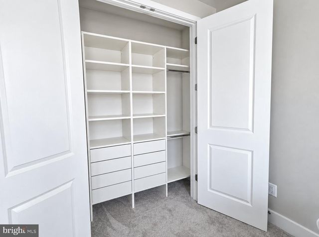 9767 AZURE ALY, Bethesda, MD 20817