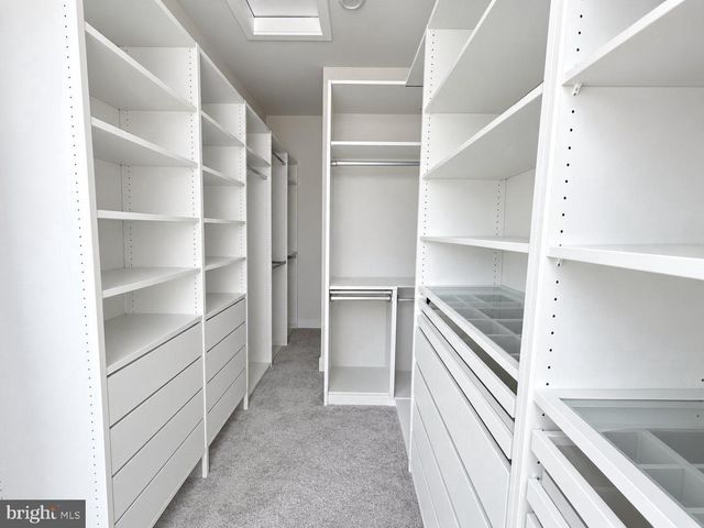 9767 AZURE ALY, Bethesda, MD 20817
