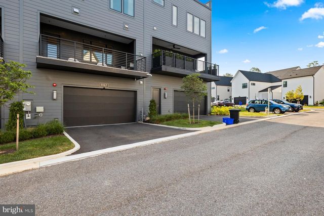 9767 AZURE ALY, Bethesda, MD 20817