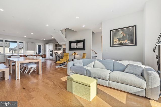 9767 AZURE ALY, Bethesda, MD 20817