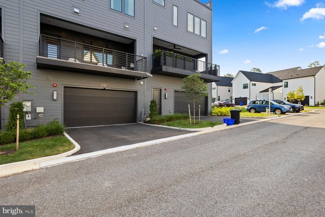 9767 AZURE ALY, Bethesda, MD 20817