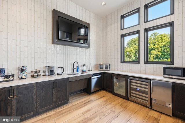 9767 AZURE ALY, Bethesda, MD 20817