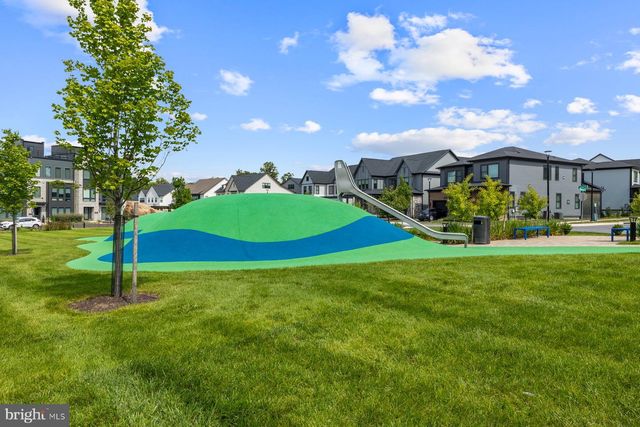 9767 AZURE ALY, Bethesda, MD 20817