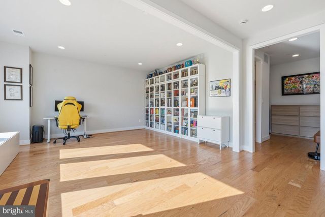9767 AZURE ALY, Bethesda, MD 20817