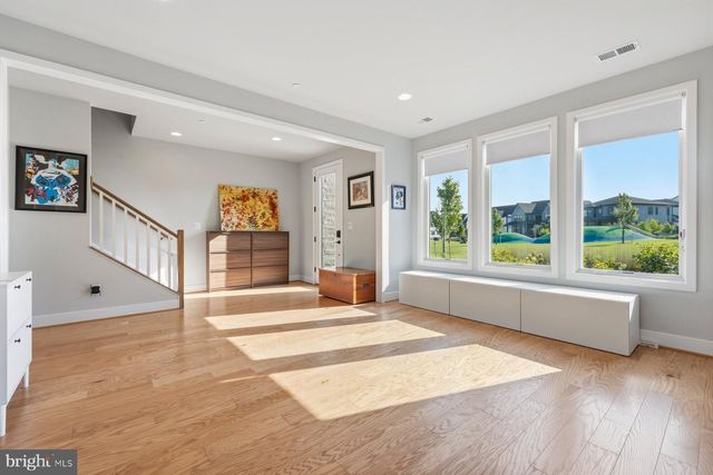 9767 AZURE ALY, Bethesda, MD 20817