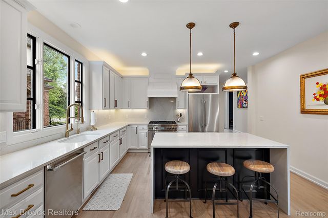 650 Hanna Street, Birmingham, MI 48009