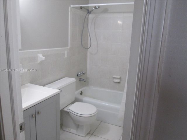2250 NE 66th St 1521, Fort Lauderdale, FL 33308