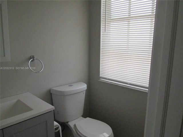 2250 NE 66th St 1521, Fort Lauderdale, FL 33308