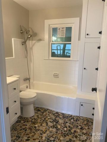 107 LR Smith Avenue, Hendersonville, NC 28791