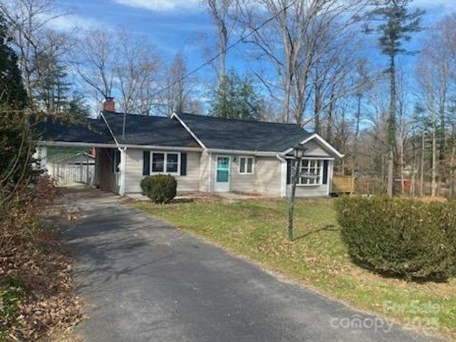 107 LR Smith Avenue, Hendersonville, NC 28791