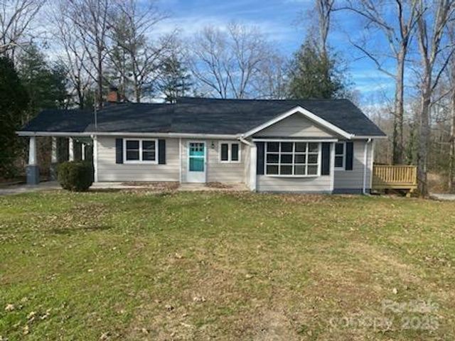 107 LR Smith Avenue, Hendersonville, NC 28791