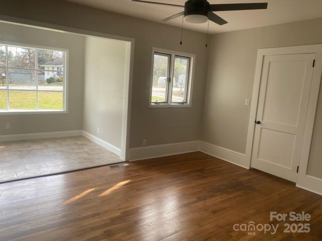 107 LR Smith Avenue, Hendersonville, NC 28791