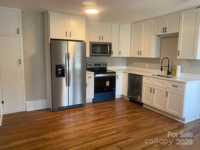 107 LR Smith Avenue, Hendersonville, NC 28791