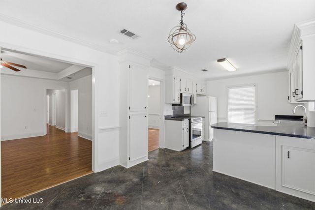 1022 N Azalea Drive, Madison, MS 39110