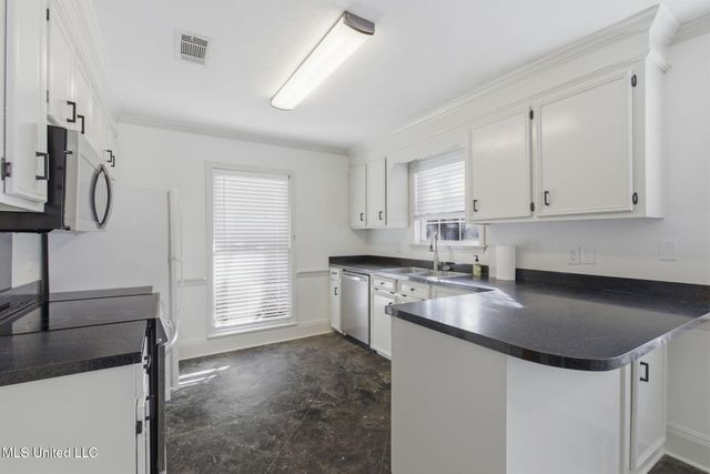 1022 N Azalea Drive, Madison, MS 39110