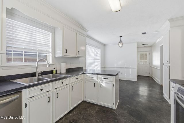 1022 N Azalea Drive, Madison, MS 39110