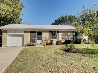 2015 Meadow Lane, Arlington, TX 76010