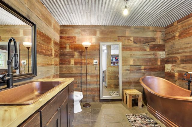 5882 Carey Rd, Tumtum, WA 99034