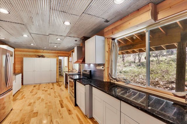 5882 Carey Rd, Tumtum, WA 99034