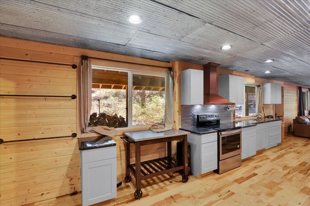5882 Carey Rd, Tumtum, WA 99034