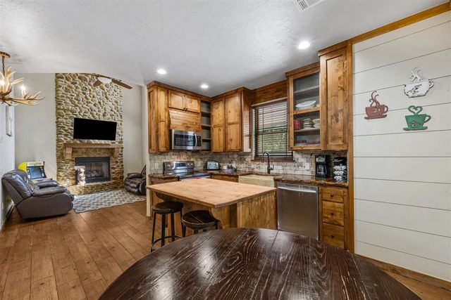 501 NW Eagles Landing Place, Medicine Park, OK 73557